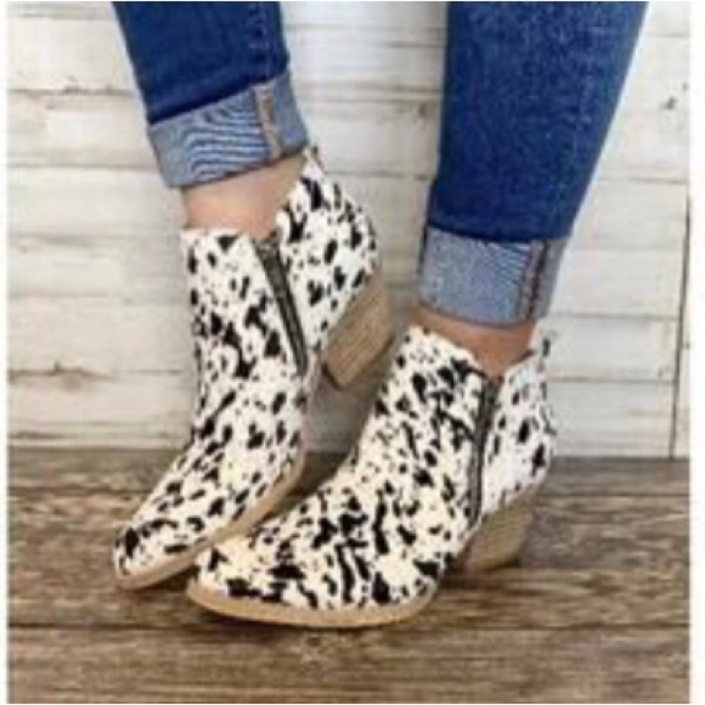 Very Volatile Women's Gracemont Zip Up Calf Hair Bootie, Chocolate Chip 8 M US
